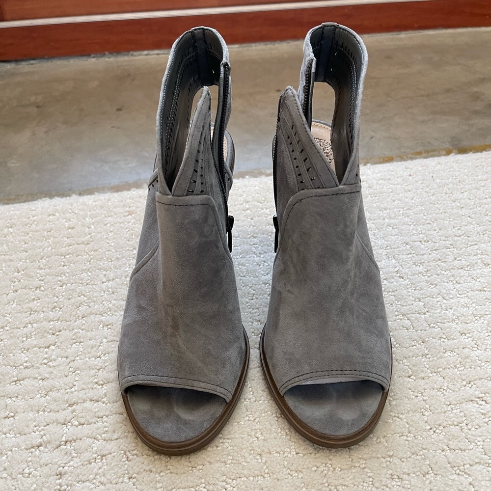 Vince Camuto gray 9 1/2 square heel